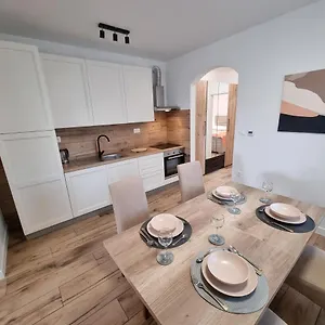  Apartment Lovre